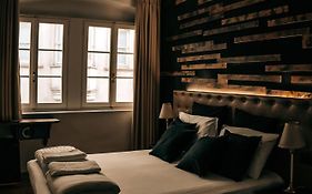 Sir Thomas Bed Central